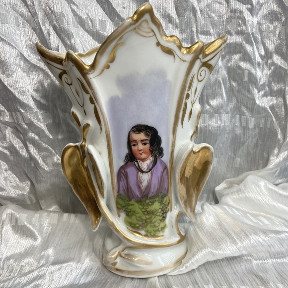 Antique French Old Porcelain vase. Vieux Paris